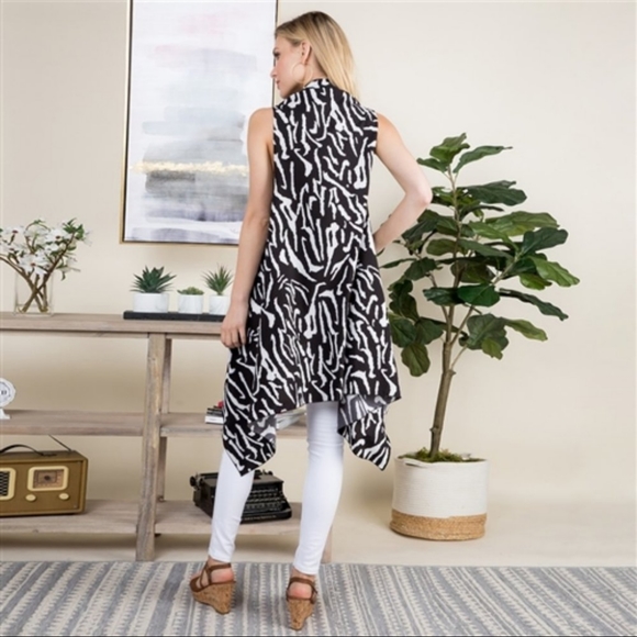 Black and White Vest - Picture 4 of 5